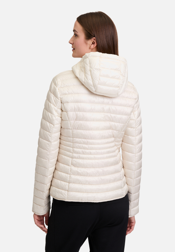Steppjacke mit Reißverschlusstaschen / Modellfoto Rückseite