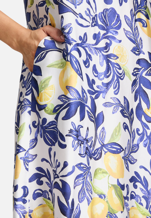 Sommerkleid mit überschnittenen Ärmeln / Detailbild