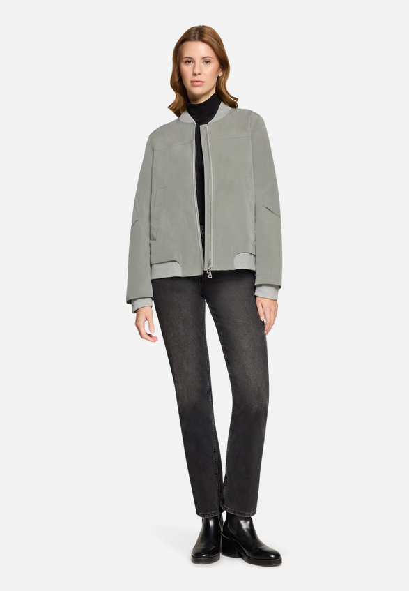 Sommerjacke mit Kragen / Modellfoto Vorderseite (Outfit)
