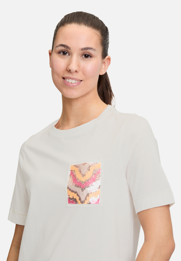 Halbarm-Shirt mit Rundhalsausschnitt / Detailbild