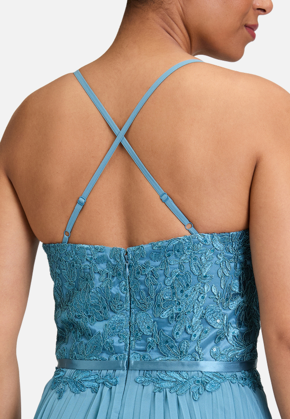 Abendkleid mit Stickerei / Detailbild