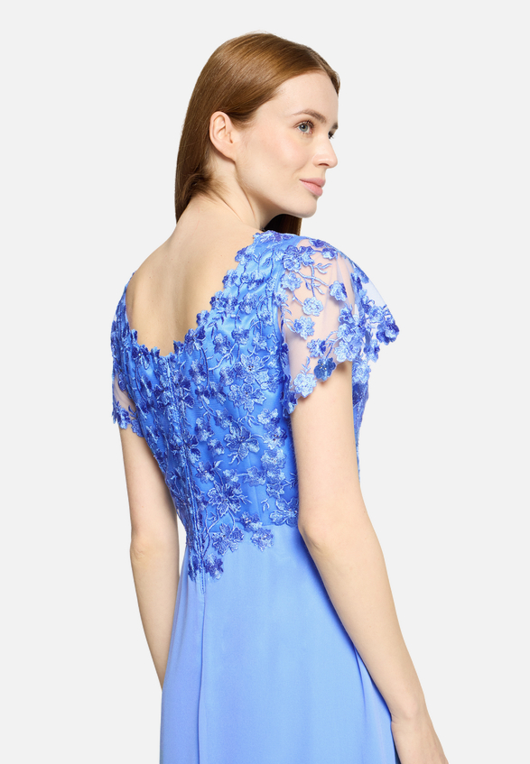 Abendkleid mit Stickerei / Detailbild
