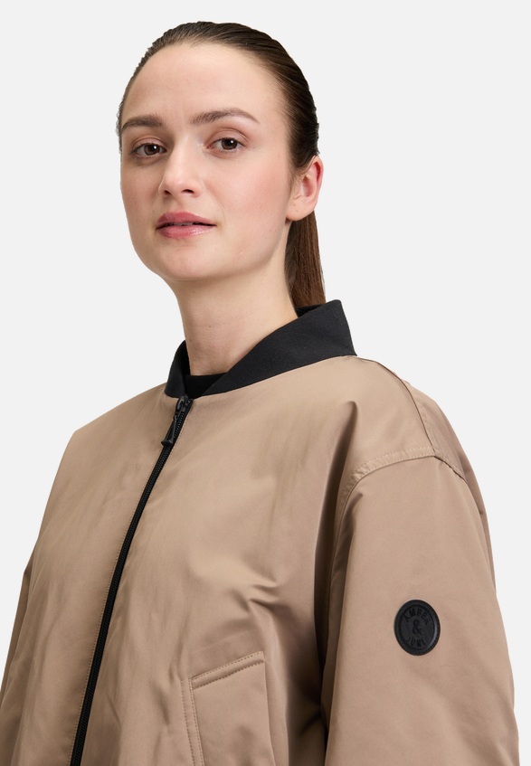 Bomberjacke mit Kragen / Detailbild