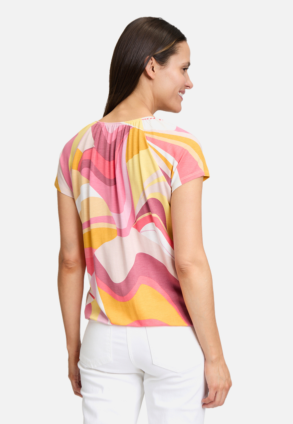 Printshirt mit Gummizug / Modellfoto Rückseite