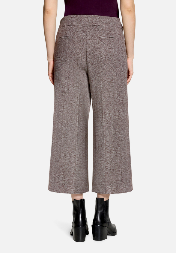 Culotte mit Bügelfalte / Modellfoto Rückseite