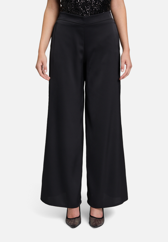 Modern fit Hose mit Taschen / Modellfoto Vorderseite