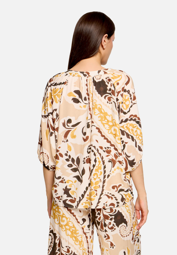 Casual-Bluse mit Raffung / Modellfoto Rückseite