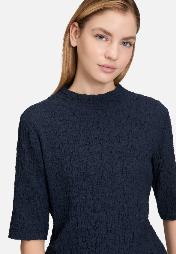 Strukturshirt mit Stehkragen / Detailbild