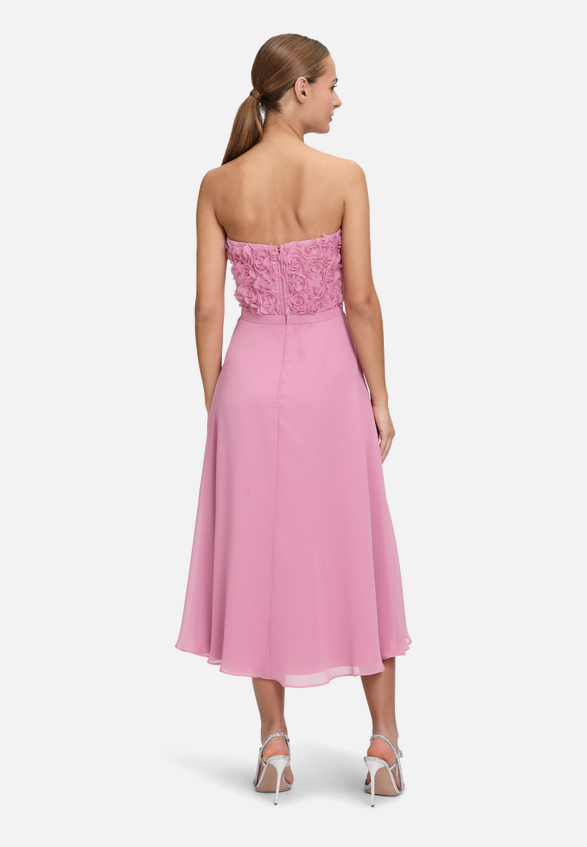 Abendkleid mit Cut-Outs / Modellfoto Rückseite