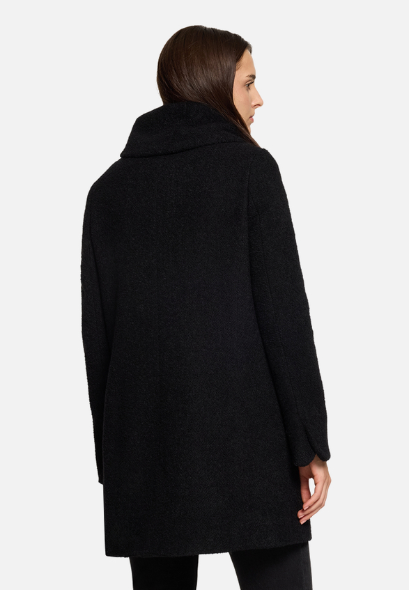 Wolljacke mit Stehkragen / Modellfoto Rückseite