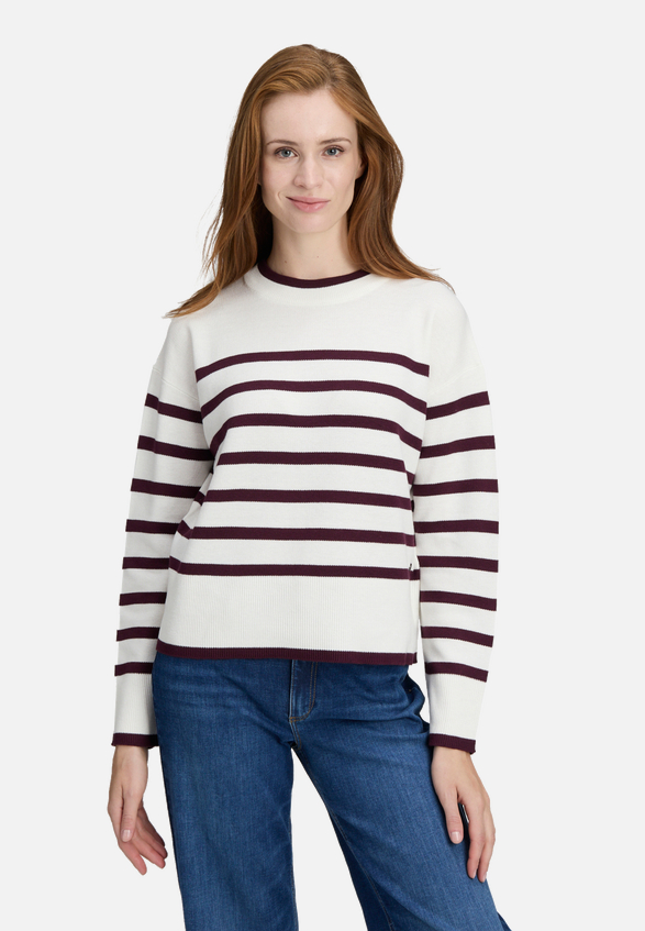 Strickpullover mit Streifen / Modellfoto Vorderseite