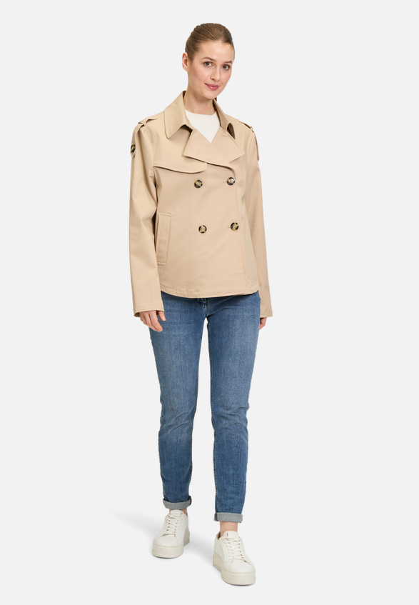 Sommerjacke mit Kragen / Modellfoto Vorderseite (Outfit)
