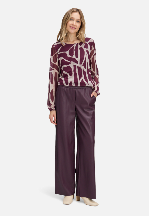 Mesh-Shirt mit Gummizug / Modellfoto Vorderseite (Outfit)