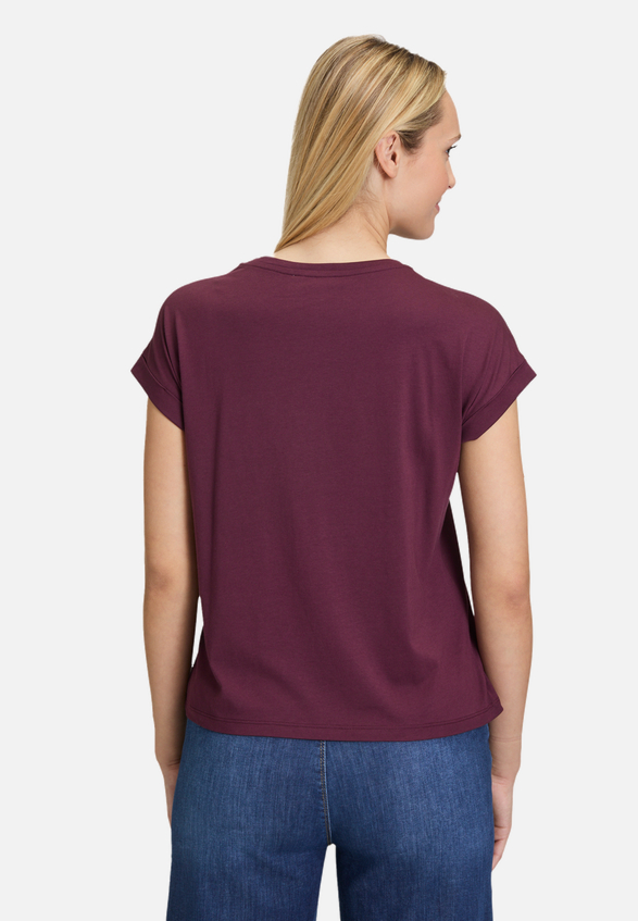 Rundhals-Shirt mit Ärmelaufschlag / Modellfoto Rückseite