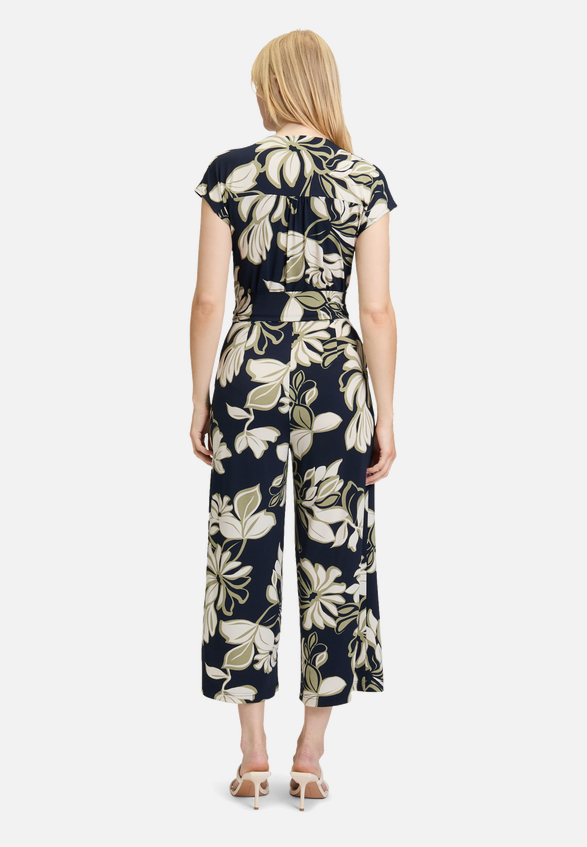 Jumpsuit mit Blumenmuster / Modellfoto Rückseite