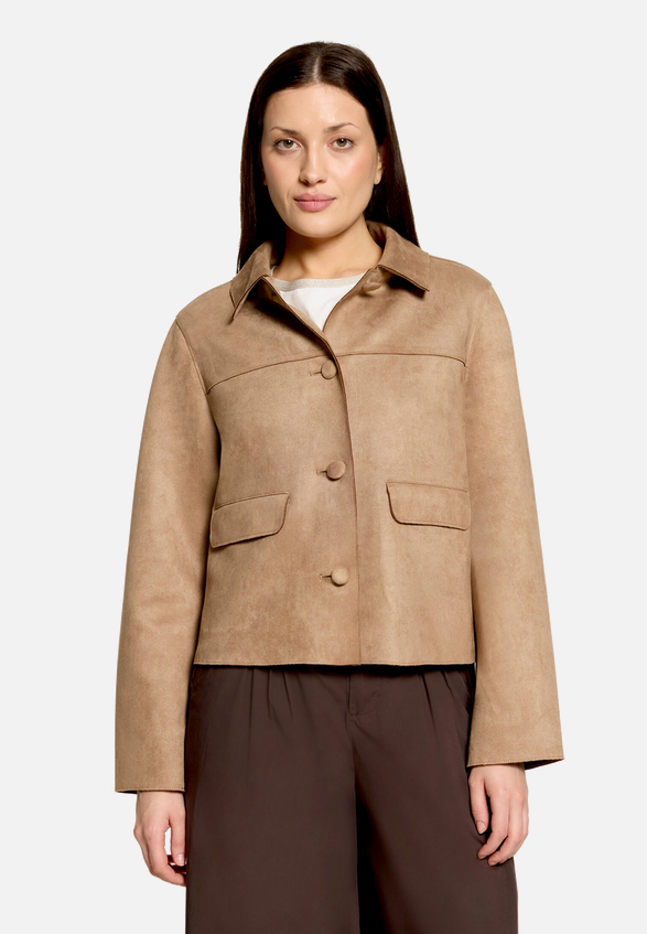 Casual-Jacke mit Eingrifftaschen / Modellfoto Vorderseite