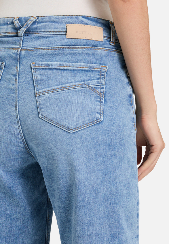 High Waisted-Jeans mit weitem Bein / Detailbild