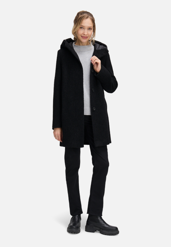 Wolljacke mit Kapuze / Modellfoto Vorderseite (Outfit)