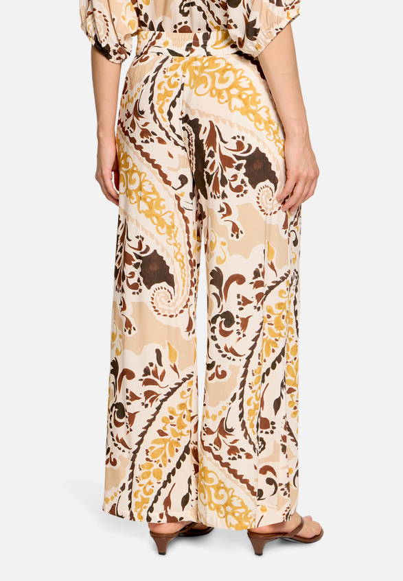 Palazzo-Hose mit Gummizug / Modellfoto Rückseite