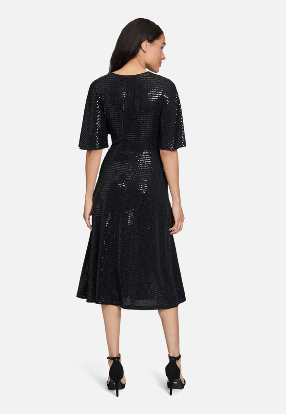 Cocktailkleid im Glitzer-Look / Modellfoto Rückseite