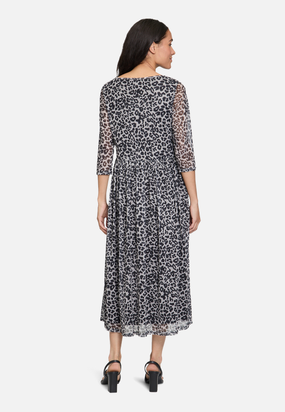 Maxikleid mit Leoprint / Modellfoto Rückseite