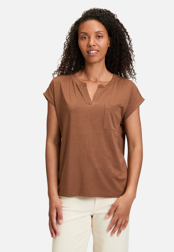 Casual-Shirt mit Perlen / Modellfoto Vorderseite