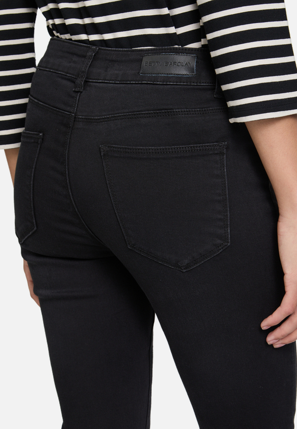 Slim Fit Jeans  mit Stretch-Anteil Style Sunny Short  / Detailbild