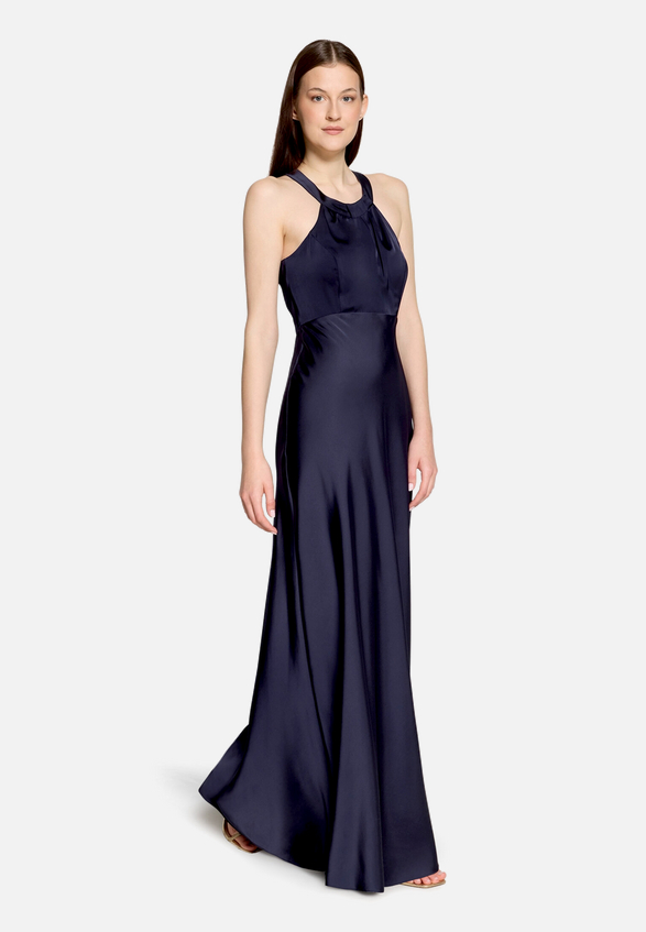 Abendkleid mit Cut-Outs / Modellfoto Vorderseite (Outfit)