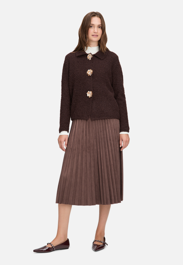 Cardigan mit Kragen / Modellfoto Vorderseite (Outfit)