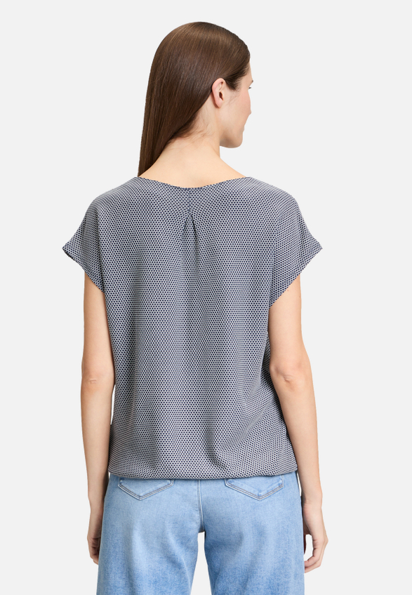 Casual-Shirt mit Struktur / Modellfoto Rückseite