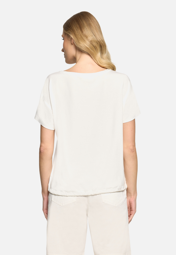 Blusenshirt mit Aufdruck / Modellfoto Rückseite