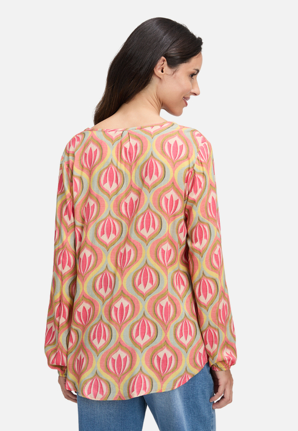Casual-Bluse mit Muster / Modellfoto Rückseite