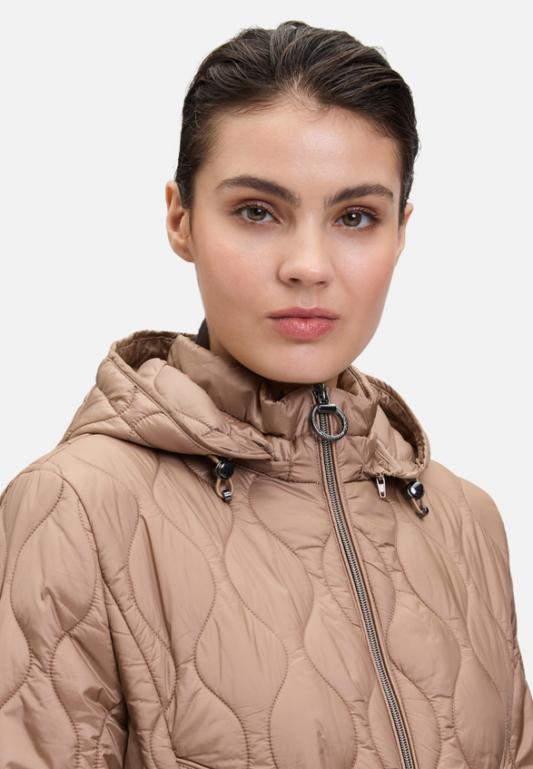 Outdoorjacke mit abnehmbarer Kapuze / Detailbild