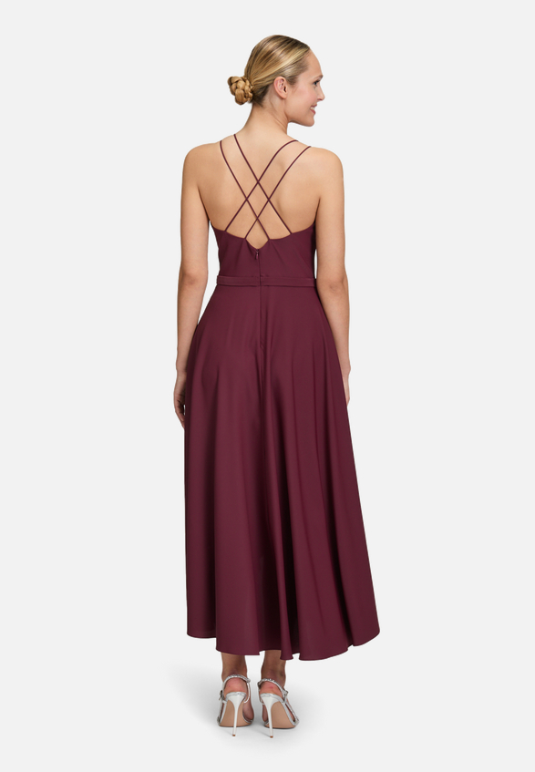 Abendkleid mit Volant / Modellfoto Rückseite