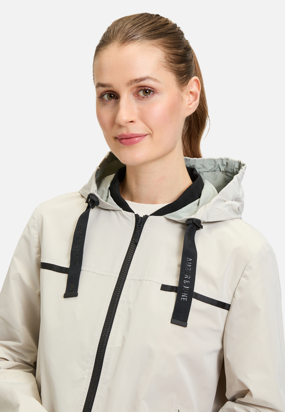 Sommerjacke mit Kapuze / Detailbild
