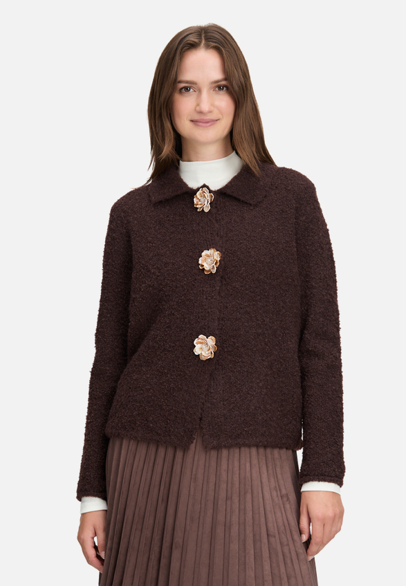 Cardigan mit Kragen / Modellfoto Vorderseite