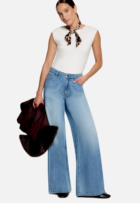 Wideleg-Jeans  Modern fit 32 Inch  / Modellfoto Vorderseite (Outfit)