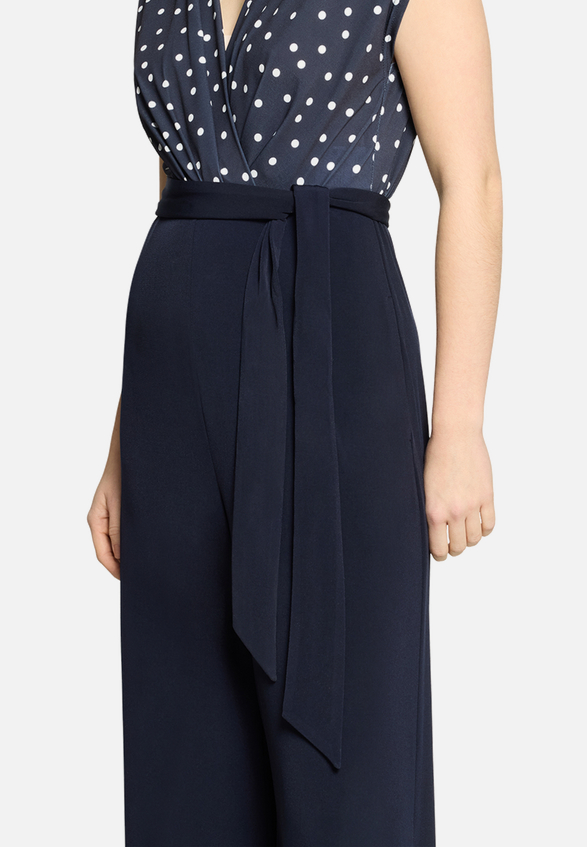 Jumpsuit mit Bundfalten / Detailbild