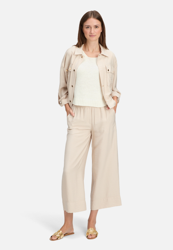 Strick-Top mit Rundhalsausschnitt / Modellfoto Vorderseite (Outfit)