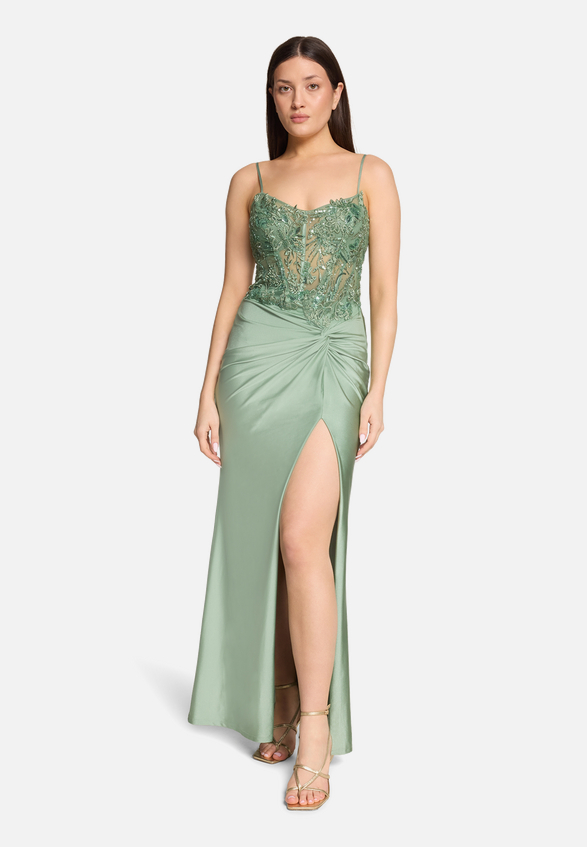 Abendkleid mit Stickerei / Modellfoto Vorderseite