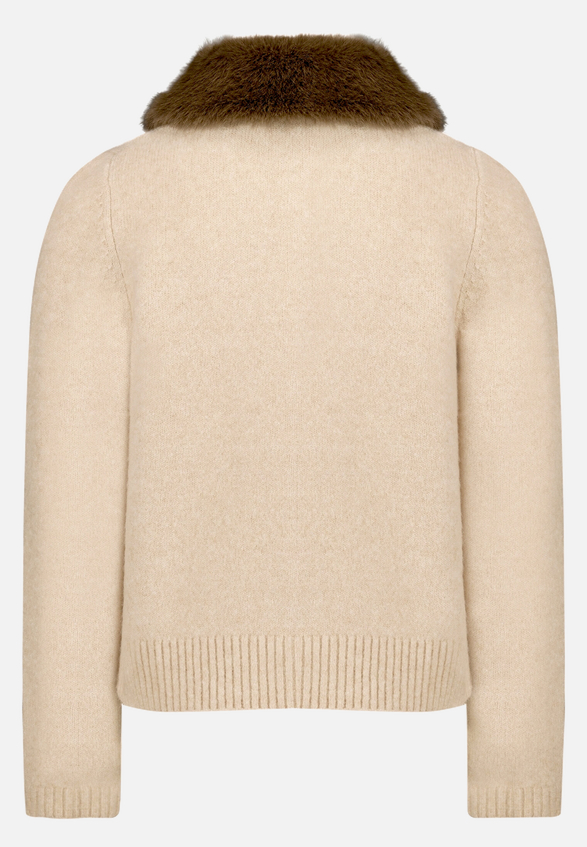 Strickjacke mit Kunstfellkragen / Rückseite