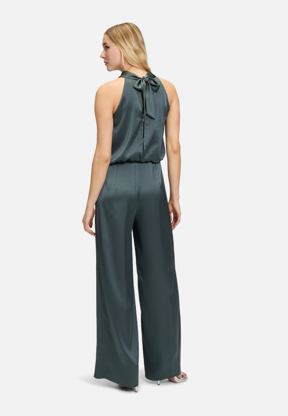 Jumpsuit mit Taschen / Modellfoto Rückseite