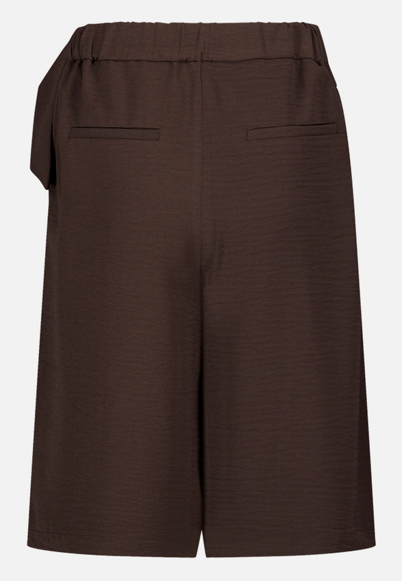 Bermuda-Shorts  mit Gürtel  / Rückseite