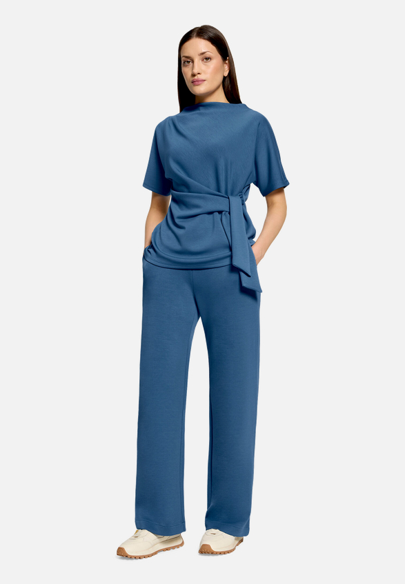 Sweathose Wideleg mit elastischem Bund / Modellfoto Vorderseite (Outfit)