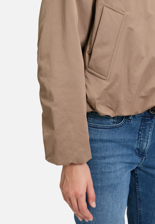 Bomberjacke mit Kragen / Detailbild