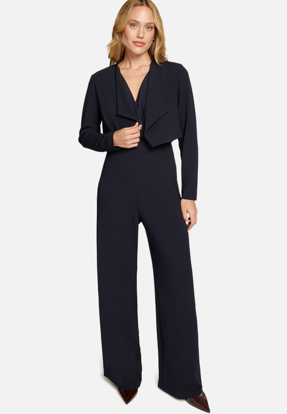 Jumpsuit Wickeloptik weites Bein / Modellfoto Vorderseite (Outfit)
