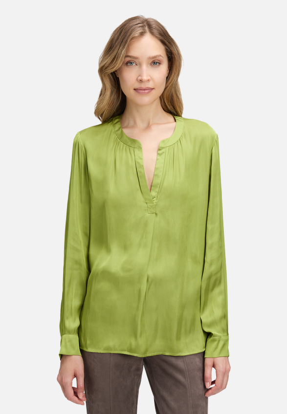 Satin-Bluse langarm / Modellfoto Vorderseite