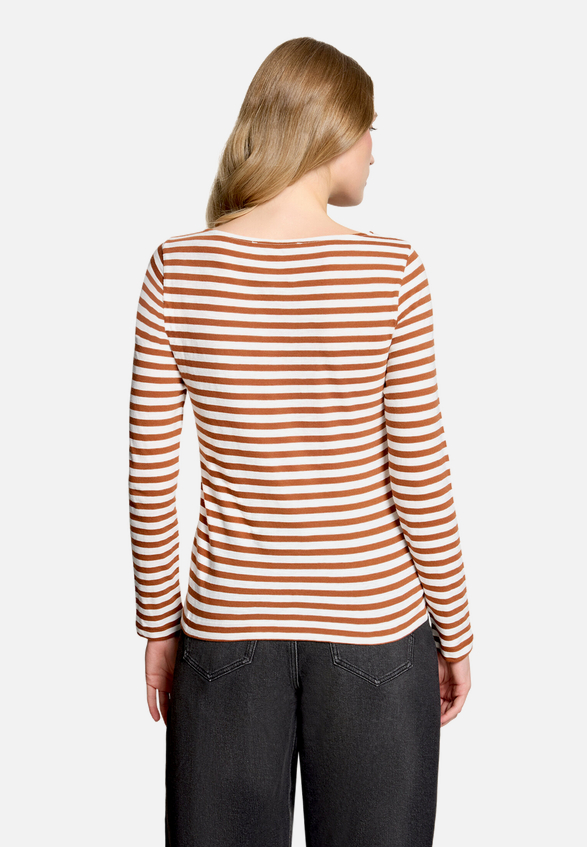 Ringelshirt mit U-Boot-Ausschnitt / Modellfoto Rückseite