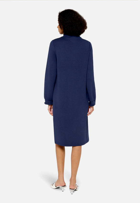 Casual-Kleid mit Eingrifftaschen / Modellfoto Rückseite