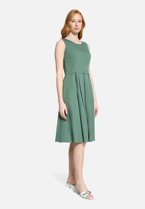 Sommerkleid tailliert / Modellfoto Vorderseite (Outfit)